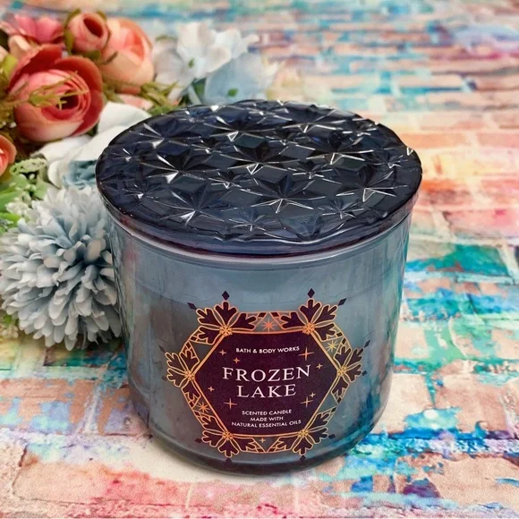 ‼️SOLD‼️Bath and body works bbw frozen lake 3 wick candle - Picture 1 of 5